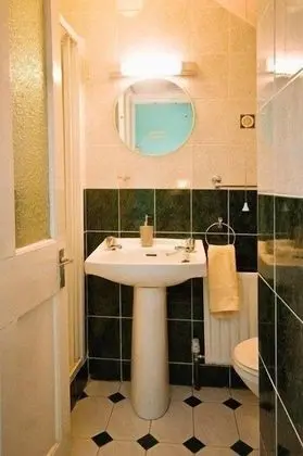 Üç Kişilik Oda, Deniz Manzaralı