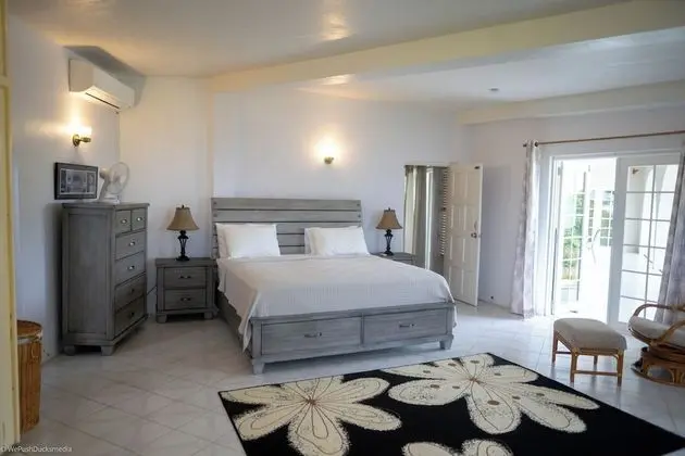 Villa 10 (3 Bedroom Villa with Roof Deck and Pool Access)