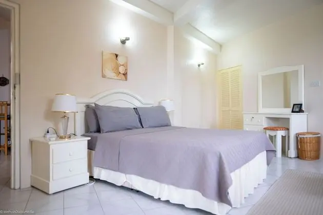 Villa 10 (3 Bedroom Villa with Roof Deck and Pool Access)