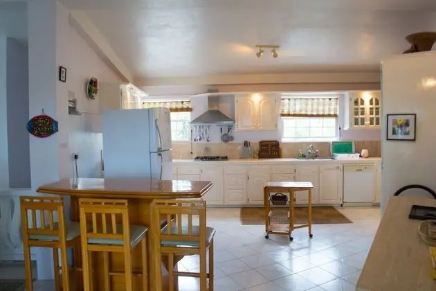 Villa 10 (3 Bedroom Villa with Roof Deck and Pool Access)