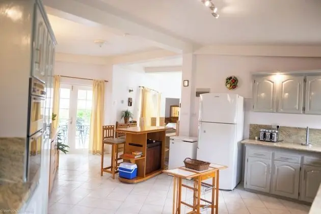 Villa 10 (3 Bedroom Villa with Roof Deck and Pool Access)