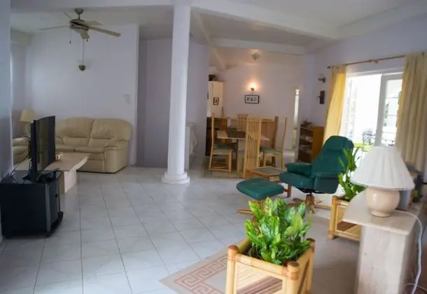 Villa 10 (3 Bedroom Villa with Roof Deck and Pool Access)