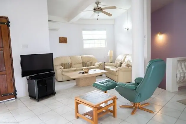 Villa 10 (3 Bedroom Villa with Roof Deck and Pool Access)