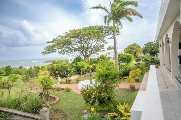 Villa 10 (3 Bedroom Villa with Roof Deck and Pool Access)