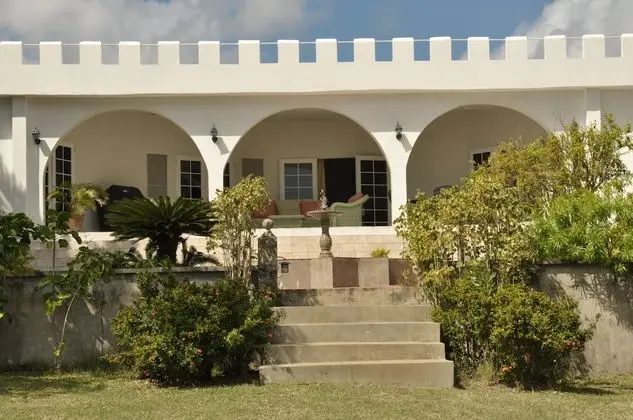 Villa 10 (3 Bedroom Villa with Roof Deck and Pool Access)