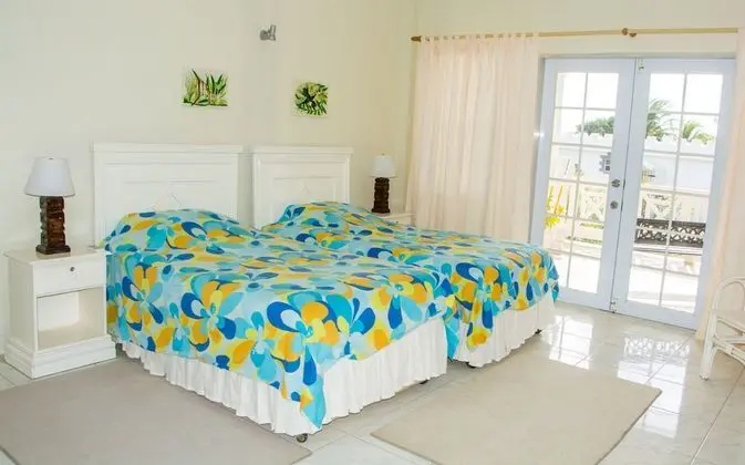 Villa 4 (2 Bedroom Villa with Roof Deck and Pool Access)