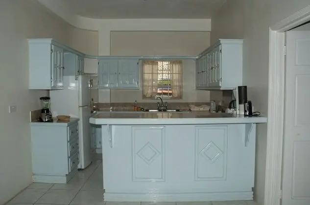 Villa 4 (2 Bedroom Villa with Roof Deck and Pool Access)