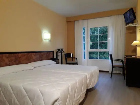 Büyük Yataklı Tek Kişilik Oda