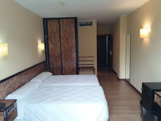 Büyük Yataklı Tek Kişilik Oda