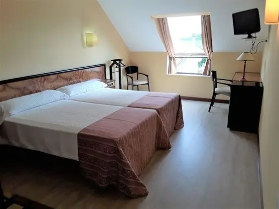 Büyük Yataklı Tek Kişilik Oda