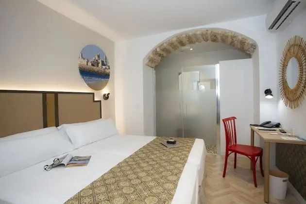 Tek Büyük Yataklı Oda, 2 Tek Kişilik Yatak