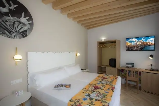 Tek Büyük Yataklı Oda, 2 Tek Kişilik Yatak