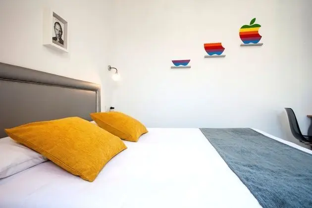 Büyük Yataklı Tek Kişilik Oda