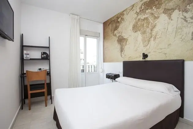 Büyük Yataklı Tek Kişilik Oda