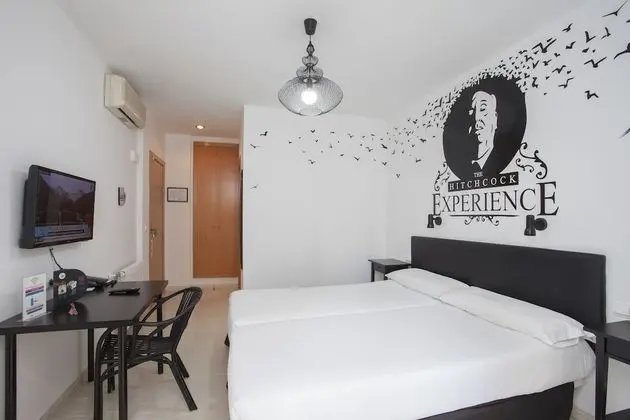 Tek Büyük Yataklı Oda, 2 Tek Kişilik Yatak