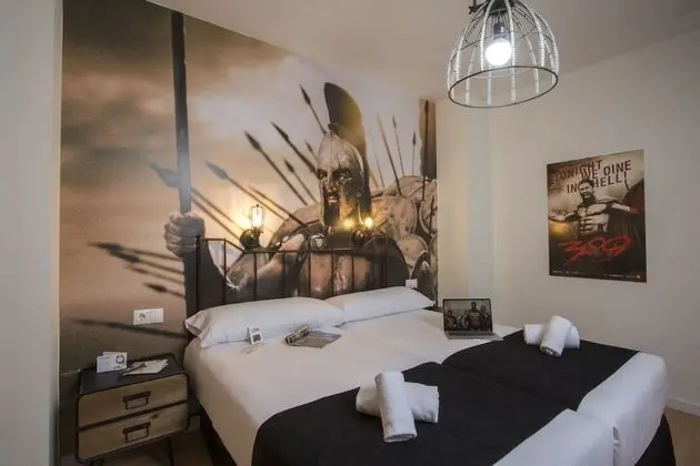 Tek Büyük Yataklı Oda, 2 Tek Kişilik Yatak