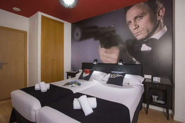 Tek Büyük Yataklı Oda, 2 Tek Kişilik Yatak