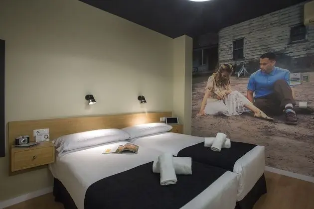 Tek Büyük Yataklı Oda, 2 Tek Kişilik Yatak