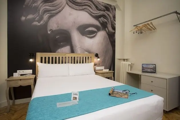 Büyük Yataklı Tek Kişilik Oda