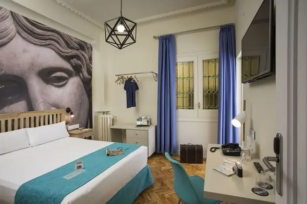 Büyük Yataklı Tek Kişilik Oda