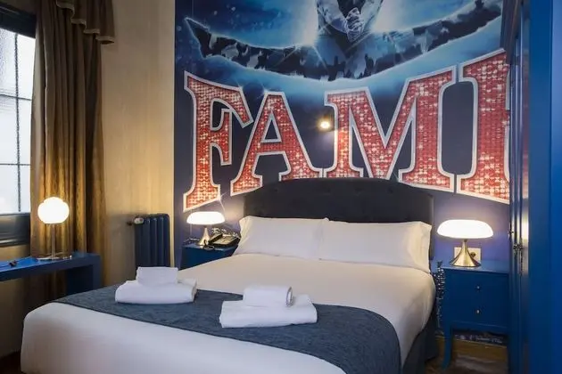 Büyük Yataklı Tek Kişilik Oda