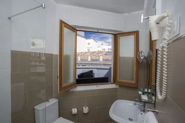 Büyük Yataklı Tek Kişilik Oda