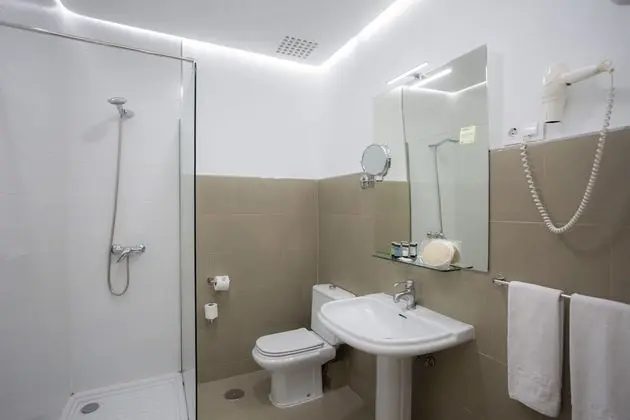 Büyük Yataklı Tek Kişilik Oda