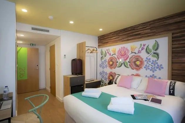 Tek Büyük Yataklı Oda, 1 Büyük (Queen) Boy Yatak, Balkon, Şehir Manzaralı