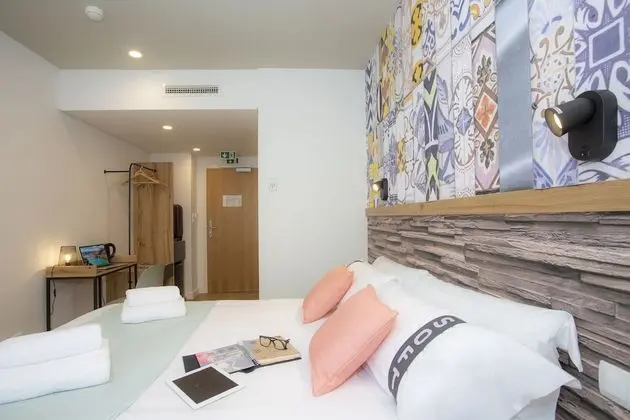 Tek Büyük Yataklı Oda, 1 Büyük (Queen) Boy Yatak, Balkon, Şehir Manzaralı