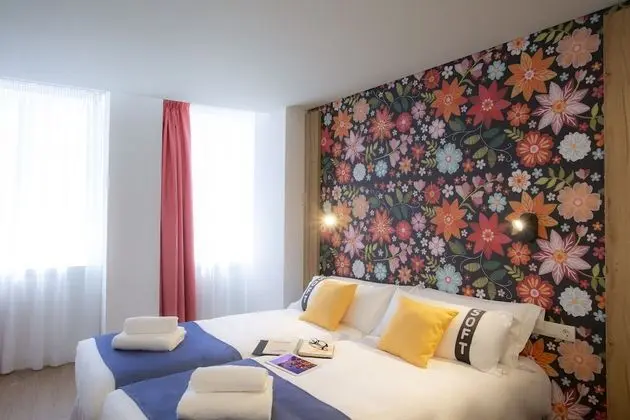 Tek Büyük Yataklı Oda, 2 Tek Kişilik Yatak