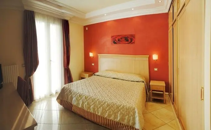 Deluxe Stüdyo Süit, 5 Yatak Odası, Engellilere Uygun, Havuz Manzaralı (Children up to 12 free)