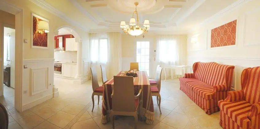 Deluxe Stüdyo Süit, 5 Yatak Odası, Engellilere Uygun, Havuz Manzaralı (Children up to 12 free)