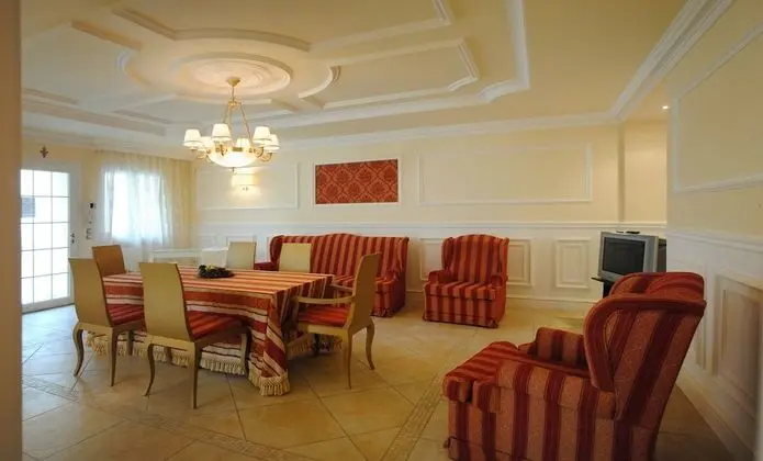 Deluxe Stüdyo Süit, 5 Yatak Odası, Engellilere Uygun, Havuz Manzaralı (Children up to 12 free)