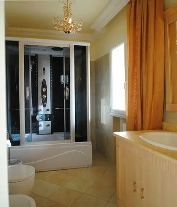 Deluxe Stüdyo Süit, 5 Yatak Odası, Engellilere Uygun, Havuz Manzaralı (Children up to 12 free)