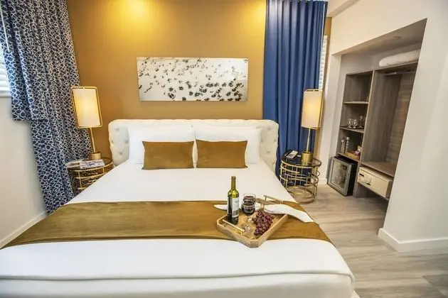 Standard Oda, 1 En Büyük (King) Boy Yatak (165 sq ft)