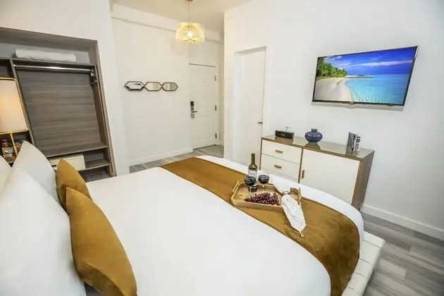 Standard Oda, 1 En Büyük (King) Boy Yatak (165 sq ft)