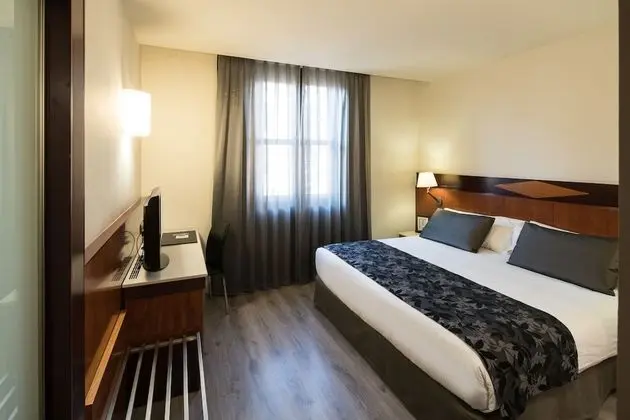 Büyük Yataklı Tek Kişilik Oda