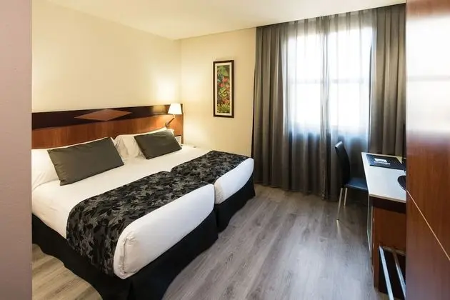 Büyük Yataklı Tek Kişilik Oda