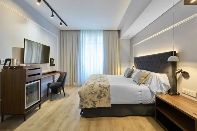 Premium Büyük Yataklı Tek Kişilik Oda