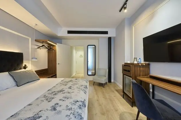Premium Büyük Yataklı Tek Kişilik Oda