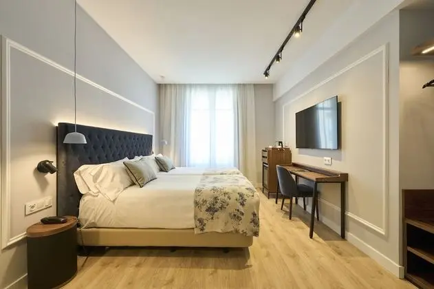 Premium Büyük Yataklı Tek Kişilik Oda