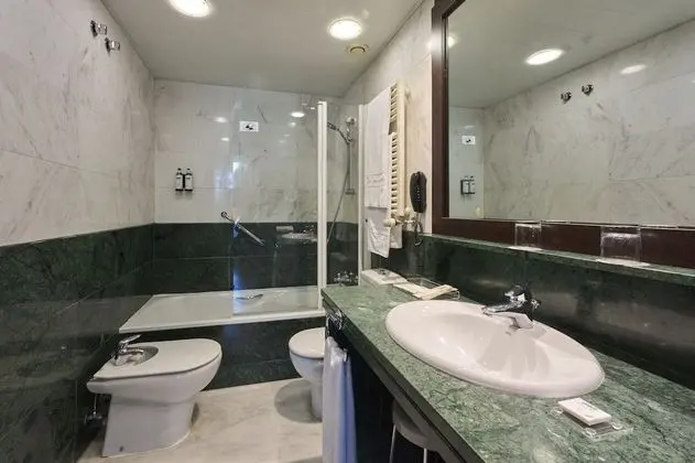 Tek Büyük veya İki Ayrı Yataklı Oda