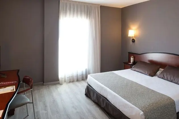 Büyük Yataklı Tek Kişilik Oda