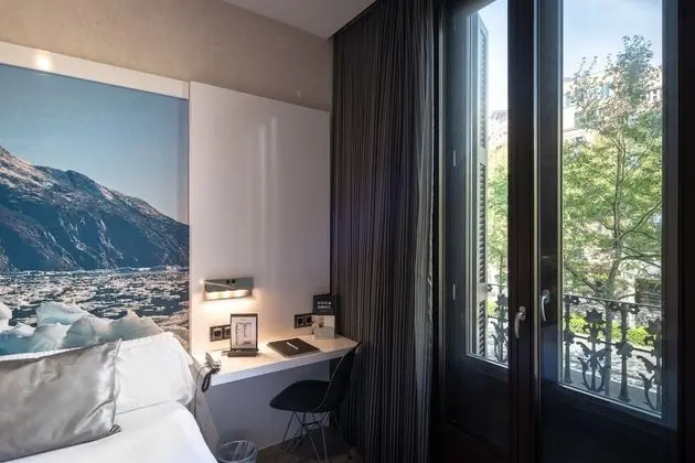 Büyük Yataklı Tek Kişilik Oda, Şehir Manzaralı
