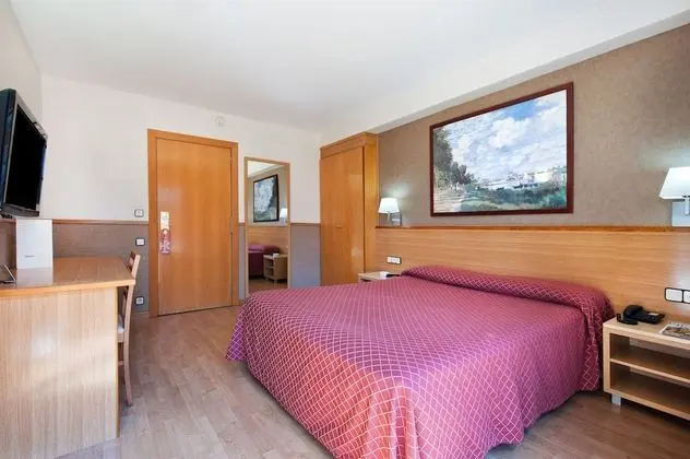 Büyük Yataklı Tek Kişilik Oda