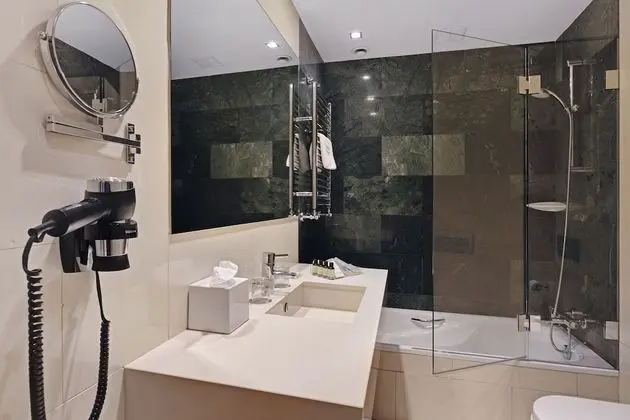 Büyük Yataklı Tek Kişilik Oda, Şehir Manzaralı