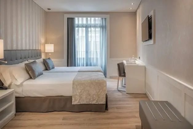 Premium Tek Büyük Yataklı Oda