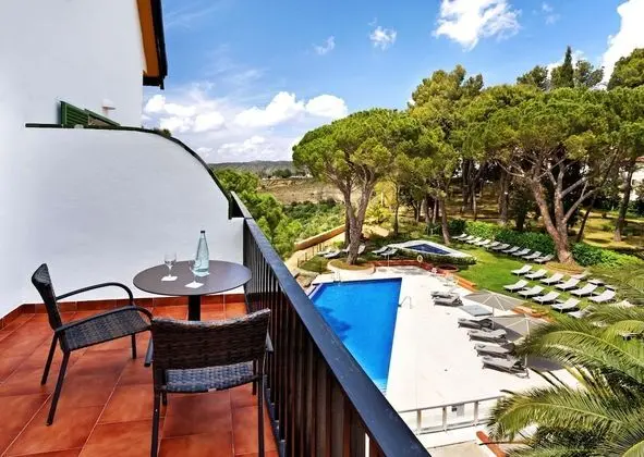 Büyük Yataklı Tek Kişilik Oda, Teras (Garden or Swimming pool)