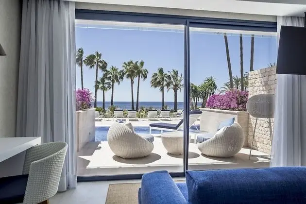 Junior Suite Swim Up for single use