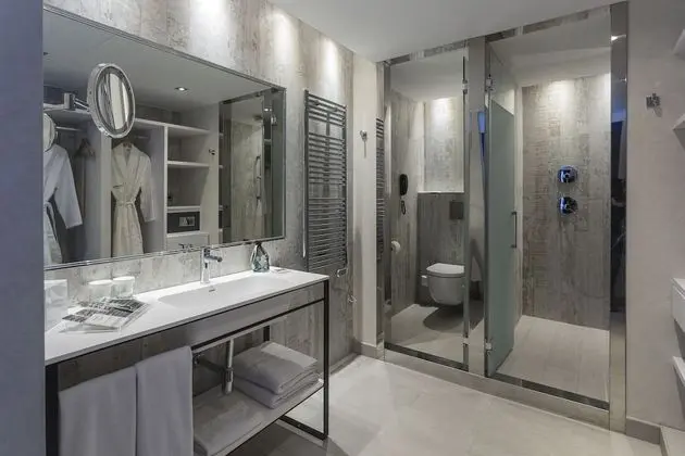 Junior Suite Swim Up for single use